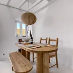 아파트 Cosy Duplex Rooftoop W/ Ac | By Airnest